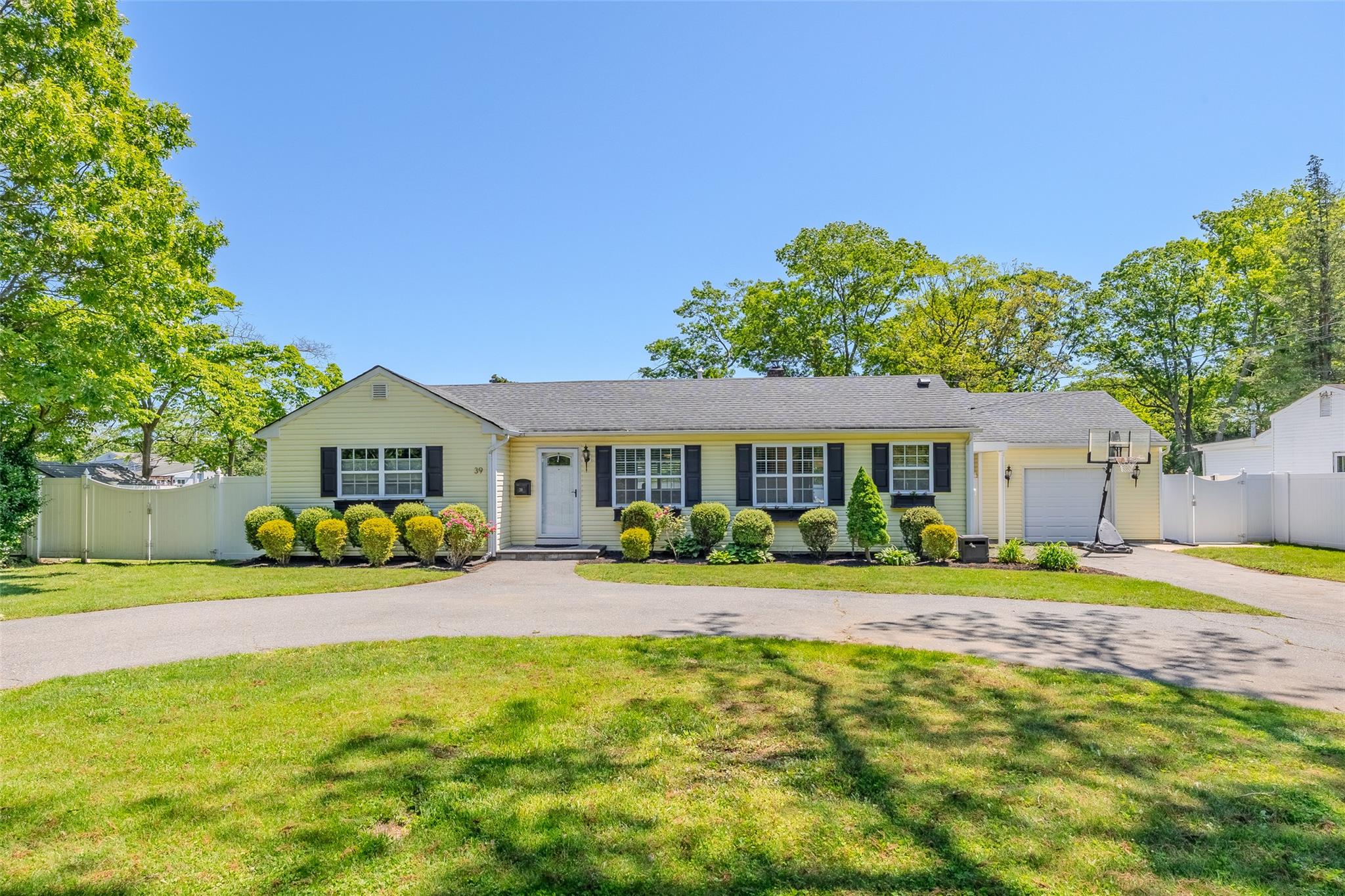 Property for Sale at Harned Road, Commack, Hamptons, NY - Bedrooms: 3 
Bathrooms: 2  - $699,000