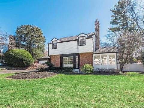 Homes For Sale - 2 Plymouth Road<br/> Port Washington, NY 11050