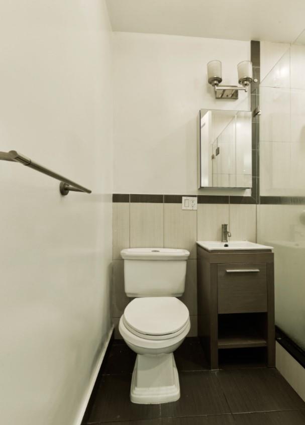 460 W 51st Street W