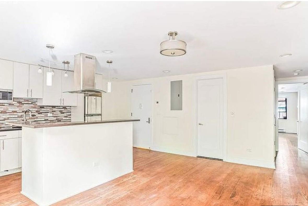 460 W 51st Street W