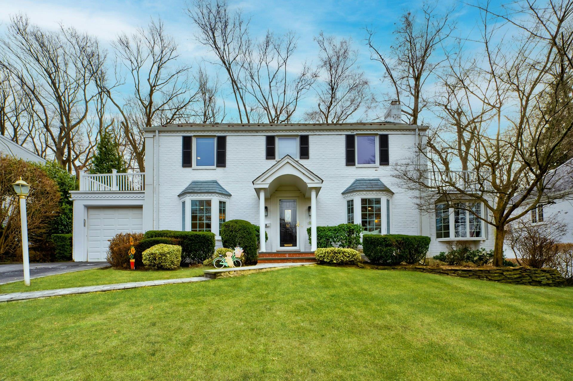 54 Castle Ridge Road, Manhasset, New York image 6