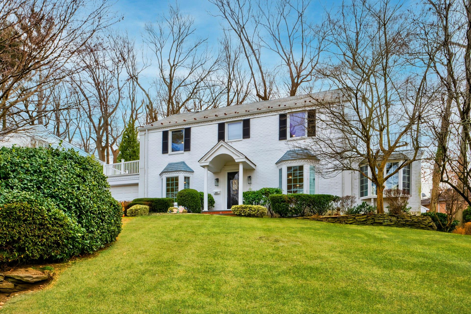 54 Castle Ridge Road, Manhasset, New York image 1