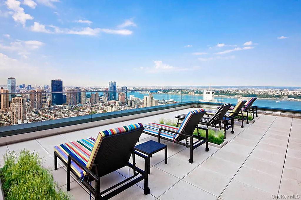 322 W 57th Street 33P2