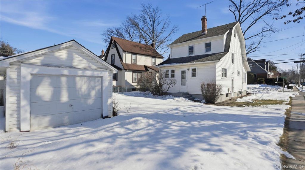 Photo of 25 Mayfair Avenue, Floral Park, NY 11001 (MLS # 969271)