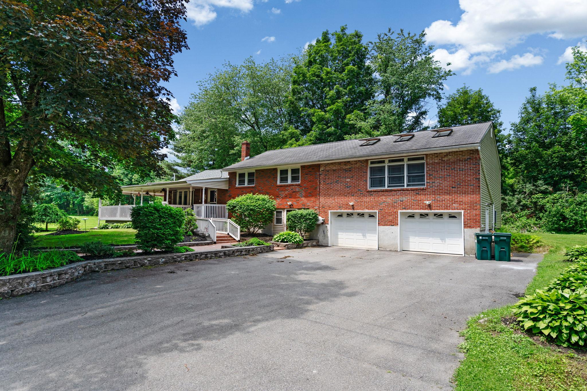 Property for Sale at Lugo Lane, Plattekill, New York - Bedrooms: 5 
Bathrooms: 3 
Rooms: 11  - $525,000