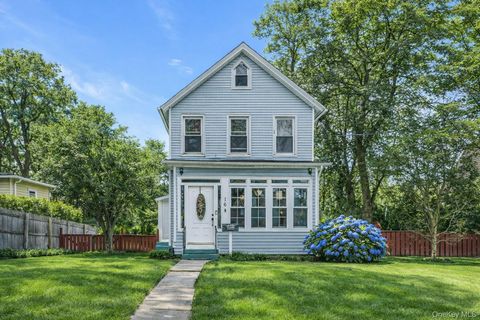 Photo of 16 Altamont Avenue, Sea Cliff, NY 11579 (MLS # 964571)
