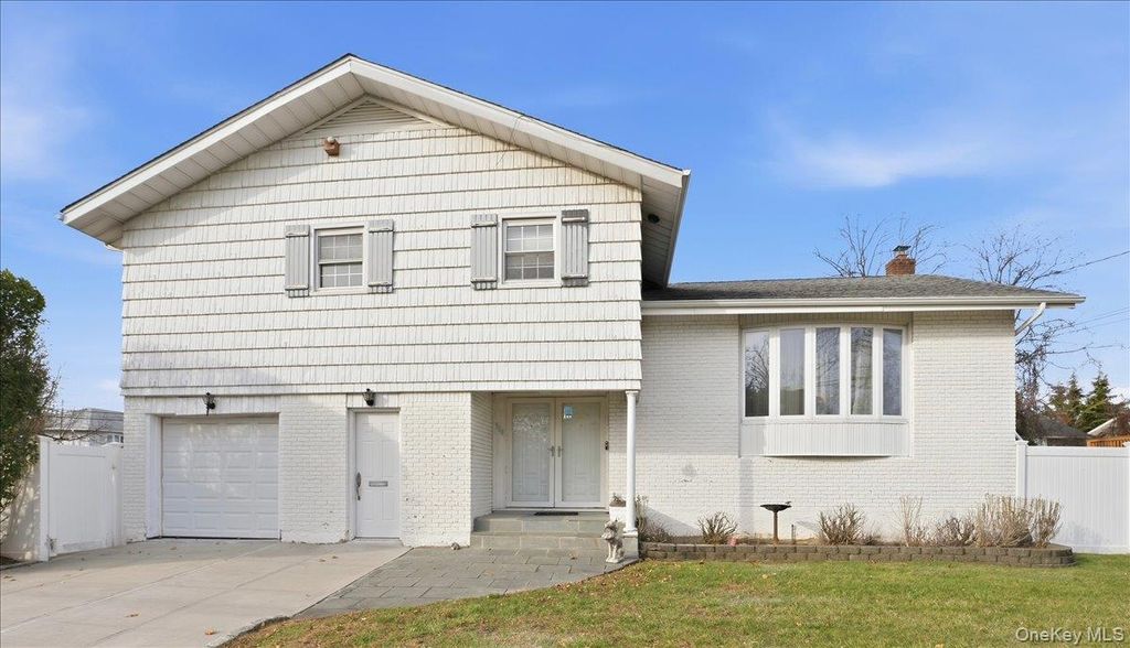 Photo of 504 Cedarwood Drive, Cedarhurst, NY 11516 (MLS # 943148)