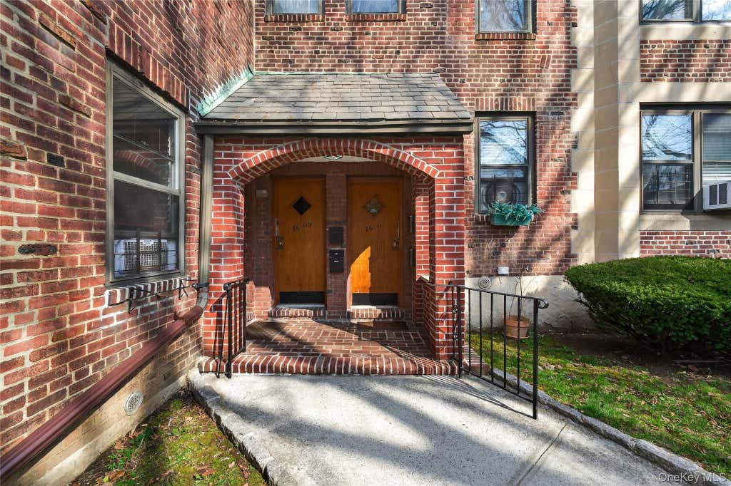 Photo of 7611 Ditmars Boulevard #2, East Elmhurst, NY 11370 (MLS # 1041887)