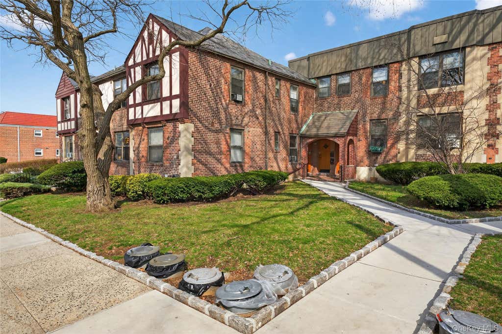 Photo of 7611 Ditmars Boulevard #2, East Elmhurst, NY 11370 (MLS # 1041887)