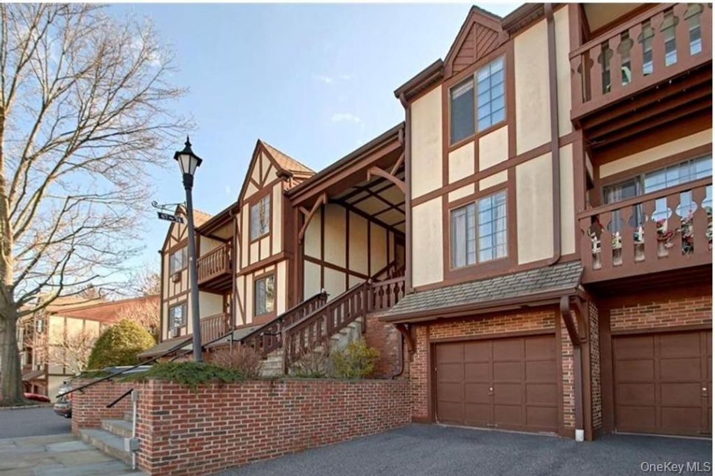 Photo of 72 Foxwood Circle, Mount Kisco, NY 10549 (MLS # 953536)