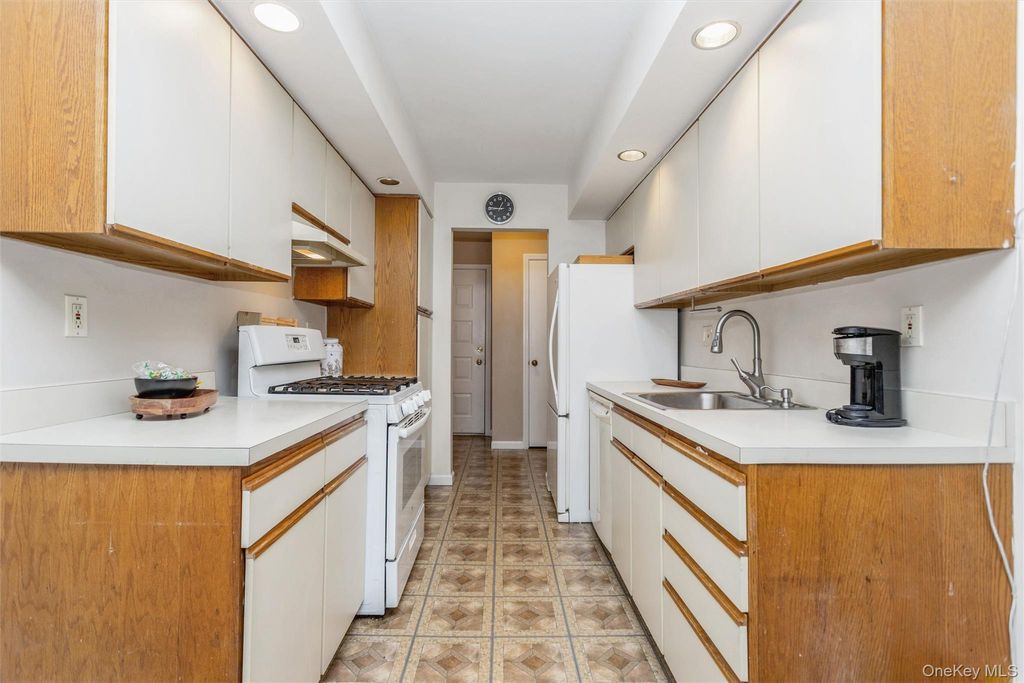 Photo of 72 Foxwood Circle, Mount Kisco, NY 10549 (MLS # 953536)