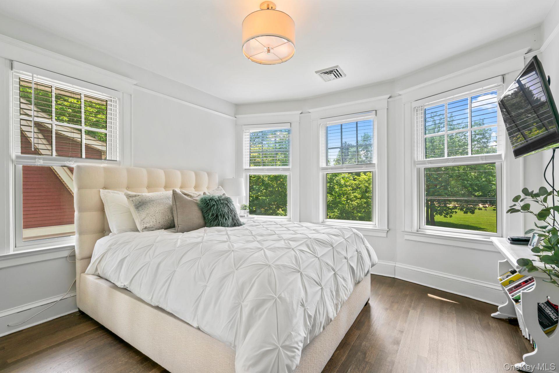 Sea Cliff, New York 11579, United States, 3 Bedrooms Bedrooms, ,3 BathroomsBathrooms,Residential,Active,233996