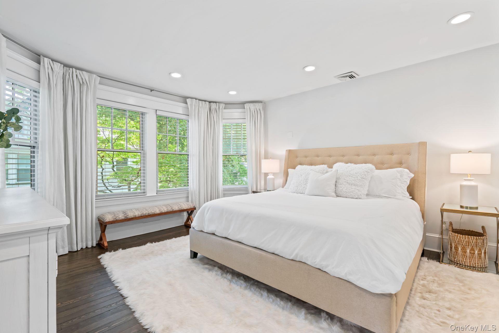 Sea Cliff, New York 11579, United States, 3 Bedrooms Bedrooms, ,3 BathroomsBathrooms,Residential,Active,233996