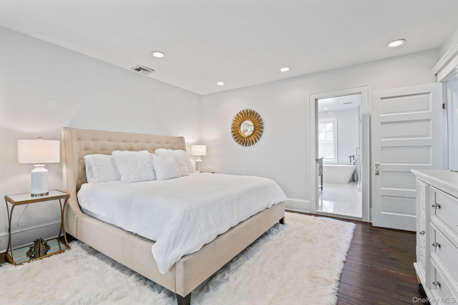 Sea Cliff, New York 11579, United States, 3 Bedrooms Bedrooms, ,3 BathroomsBathrooms,Residential,Active,233996