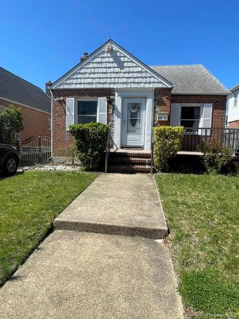 5816 198th Street Fresh Meadows NY 11365
