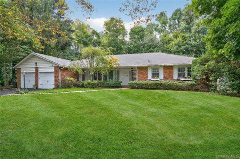 Photo of 30 Copperdale Lane, Huntington, NY 11743 (MLS # 916808)