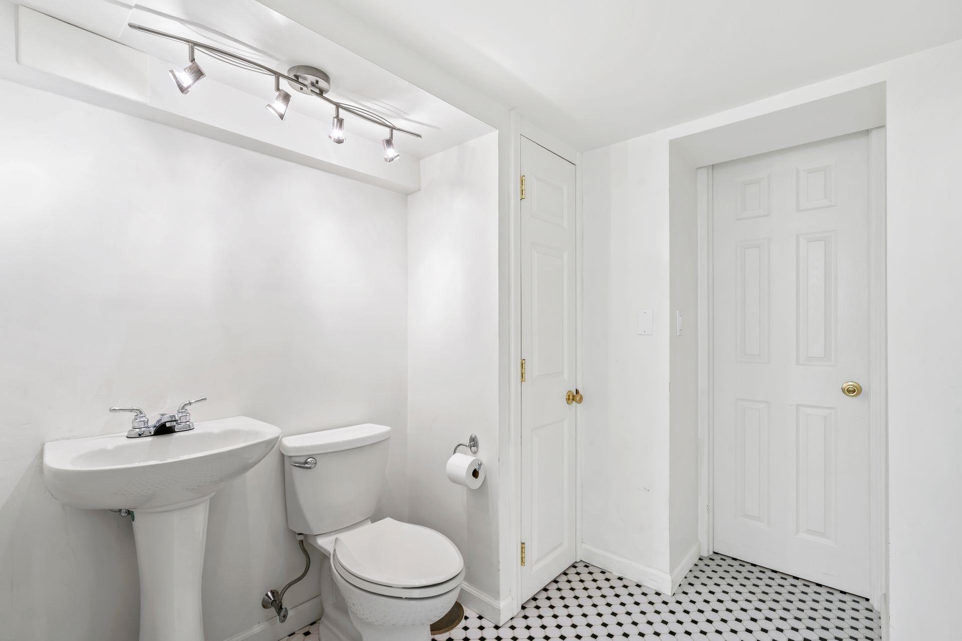 74 Buckingham Road, West Hempstead, New York image 33