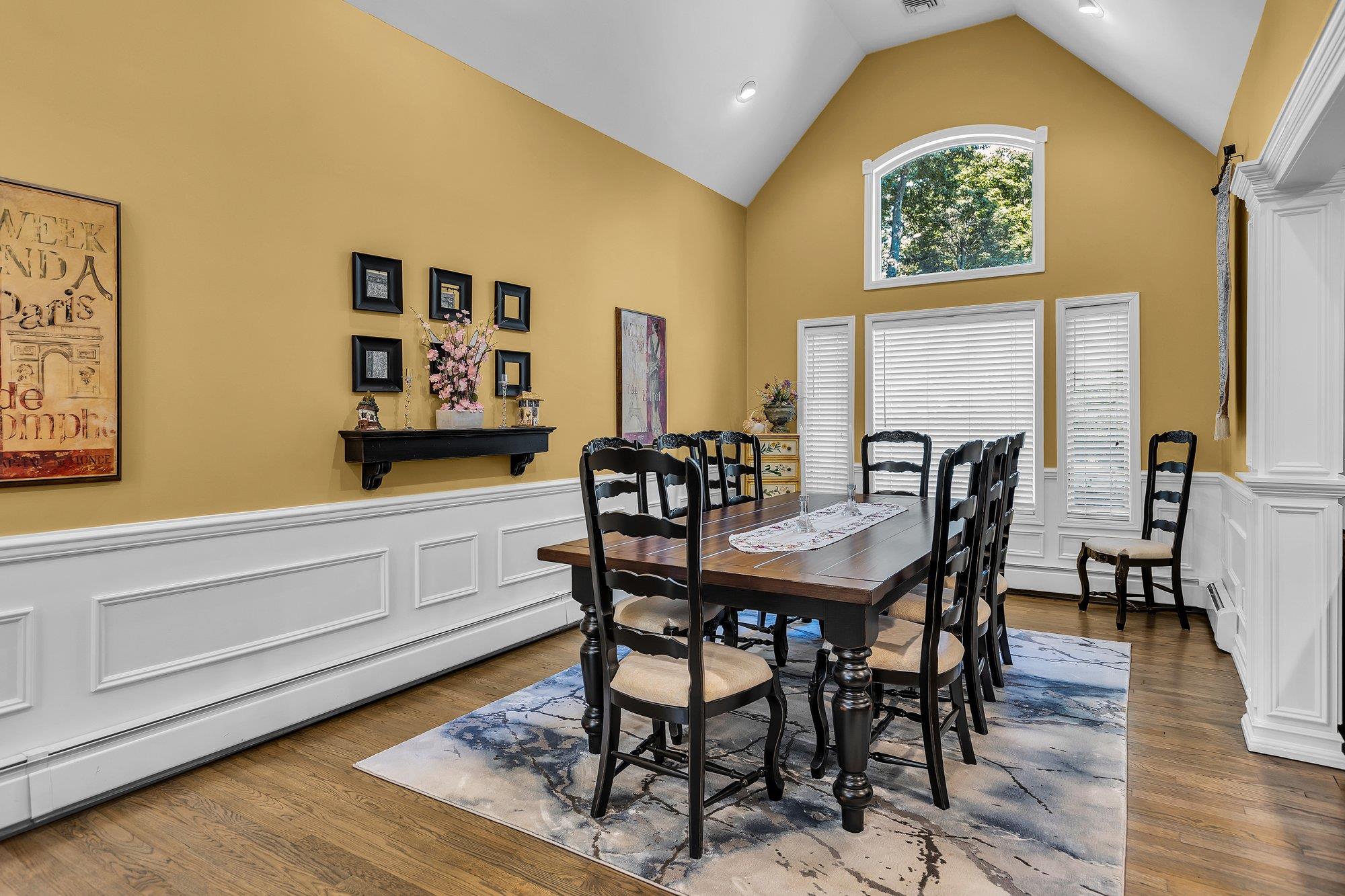 31 Round Tree Drive, Melville, New York image 12