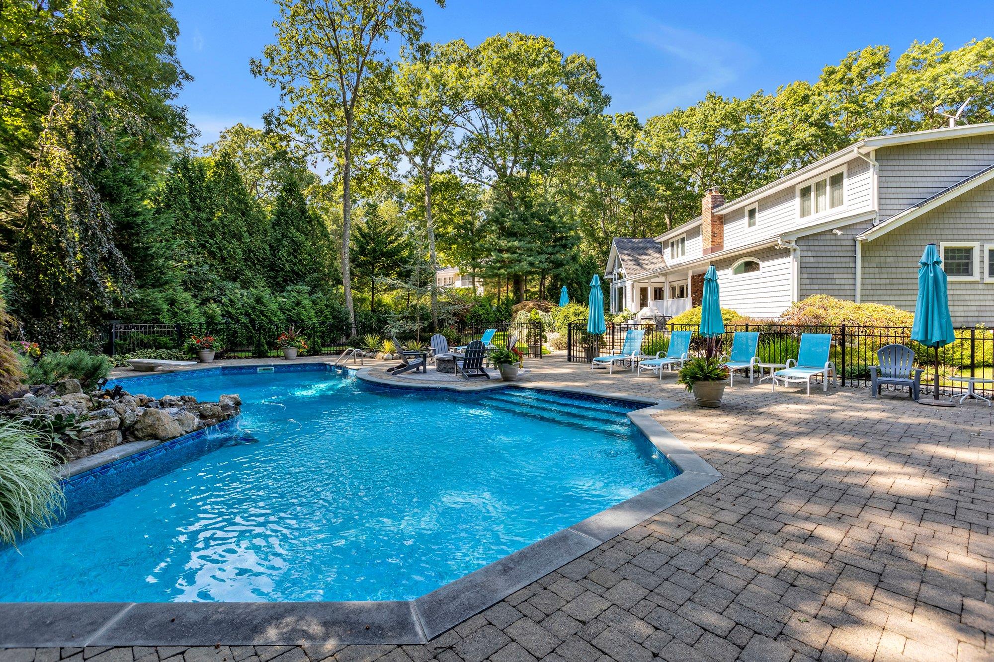 31 Round Tree Drive, Melville, New York image 36