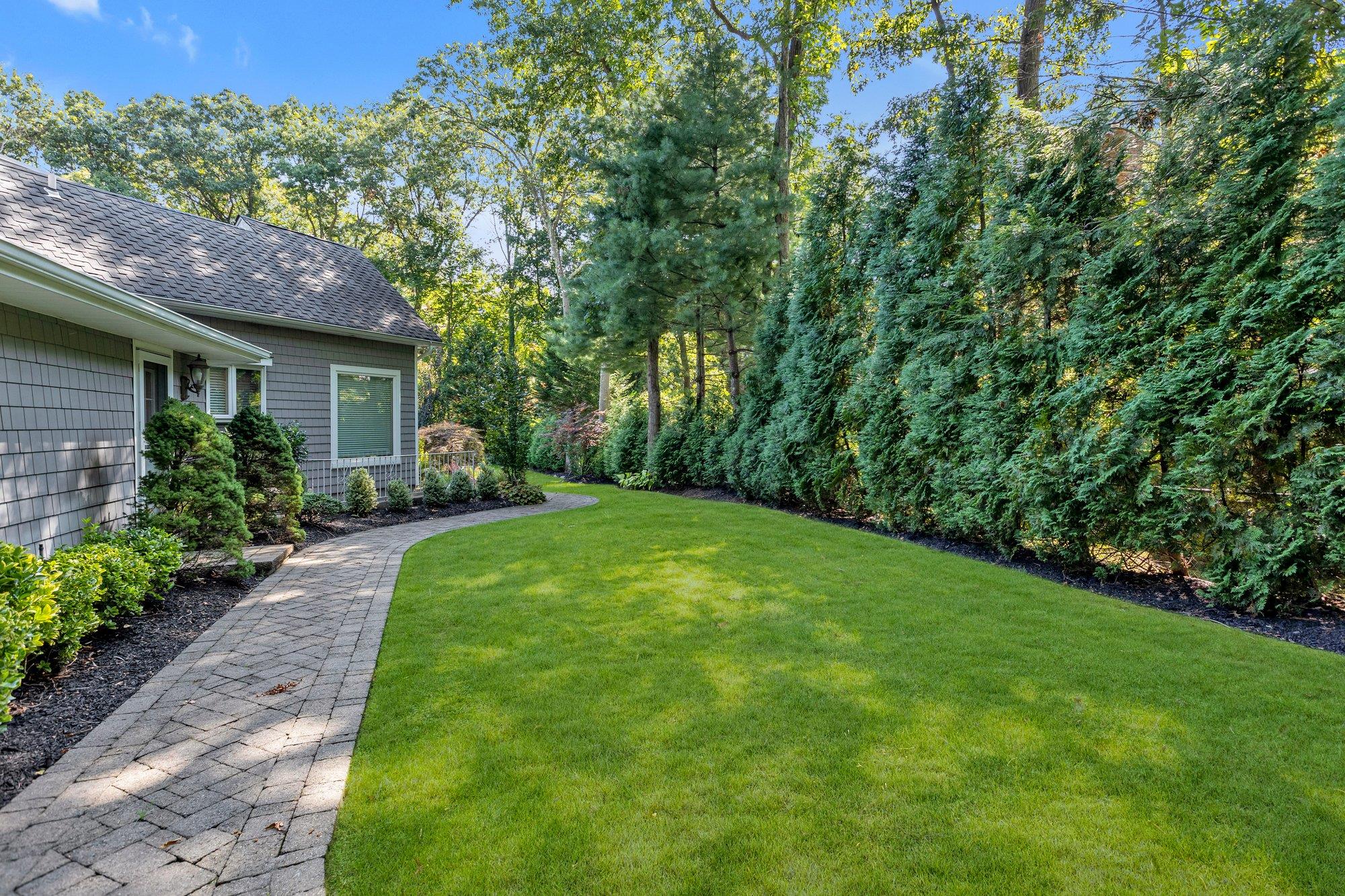 31 Round Tree Drive, Melville, New York image 41