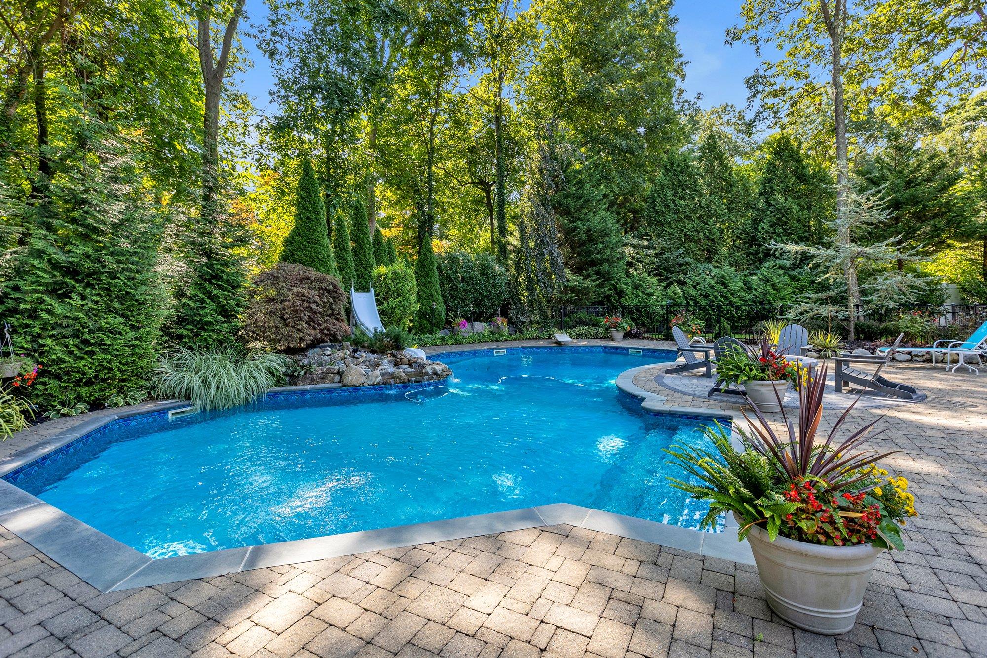 31 Round Tree Drive, Melville, New York image 34