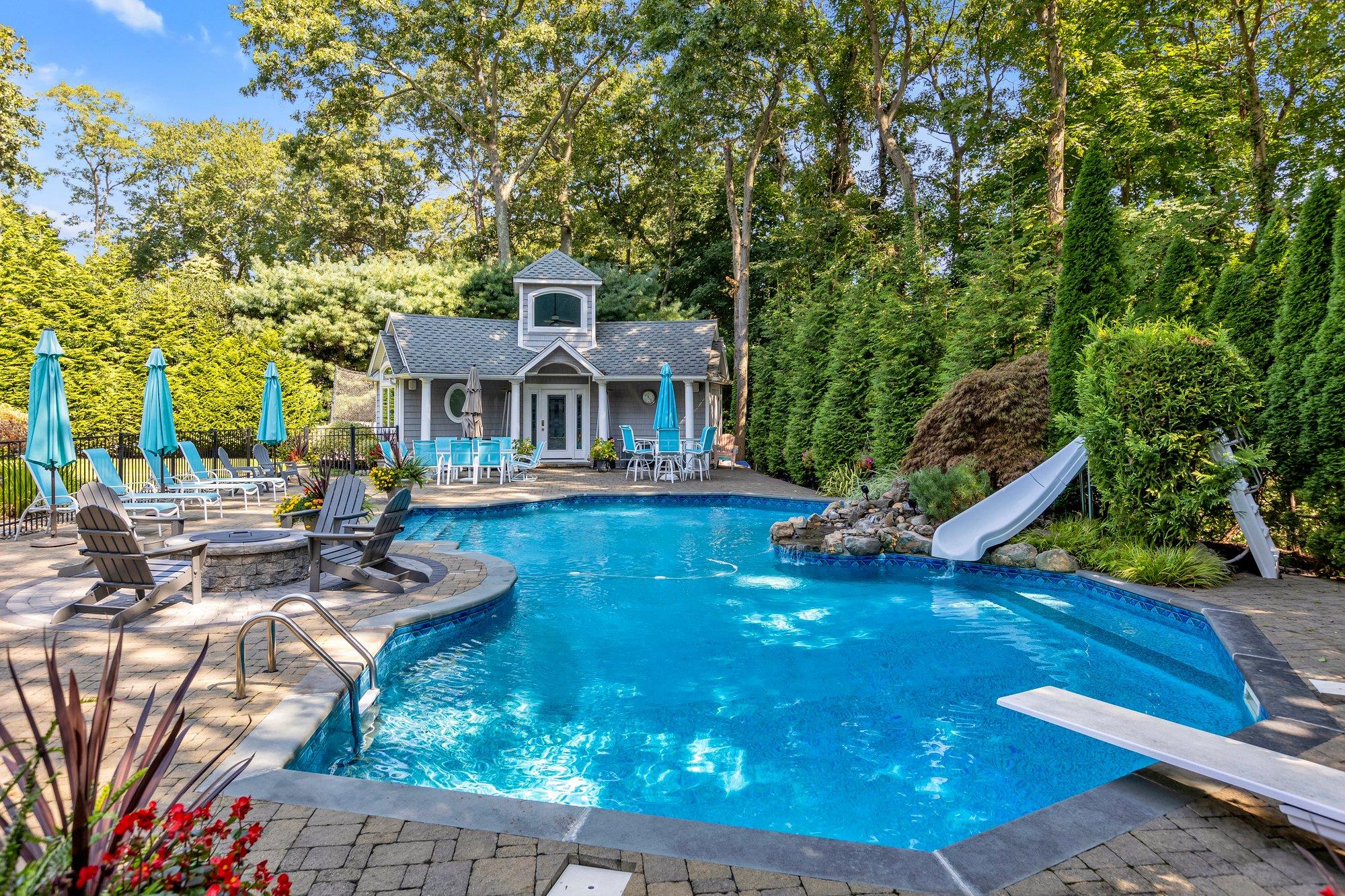 31 Round Tree Drive, Melville, New York image 35