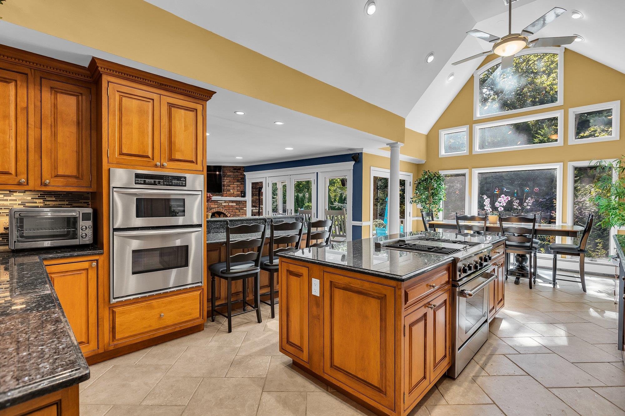 31 Round Tree Drive, Melville, New York image 13