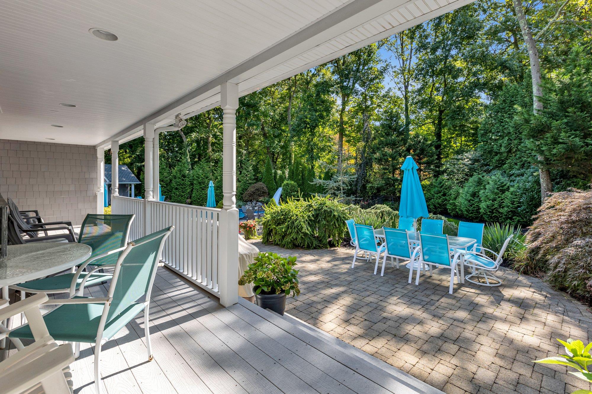 31 Round Tree Drive, Melville, New York image 32