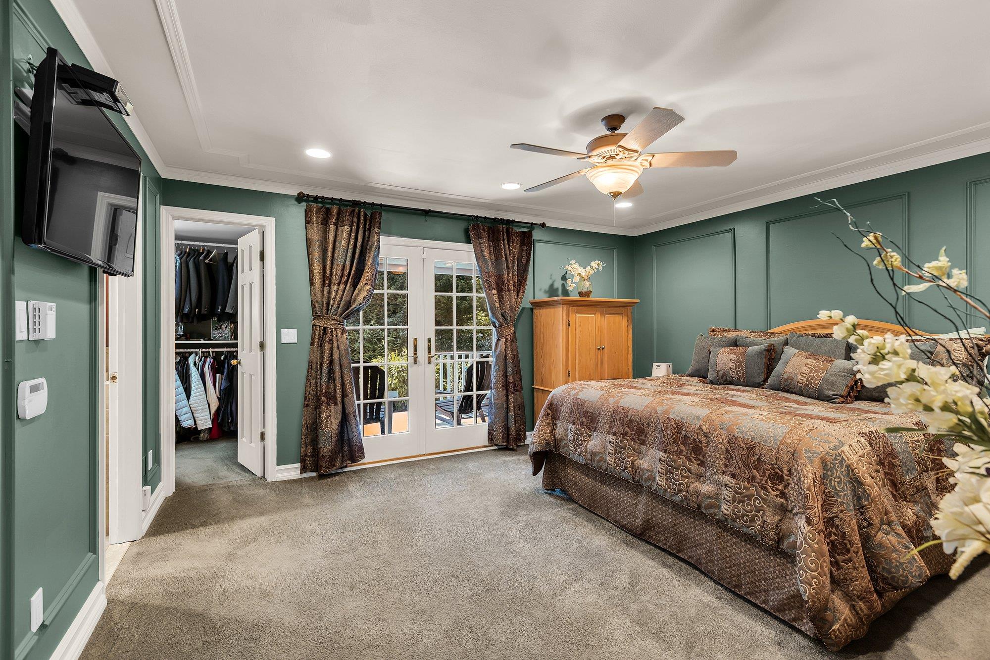31 Round Tree Drive, Melville, New York image 16