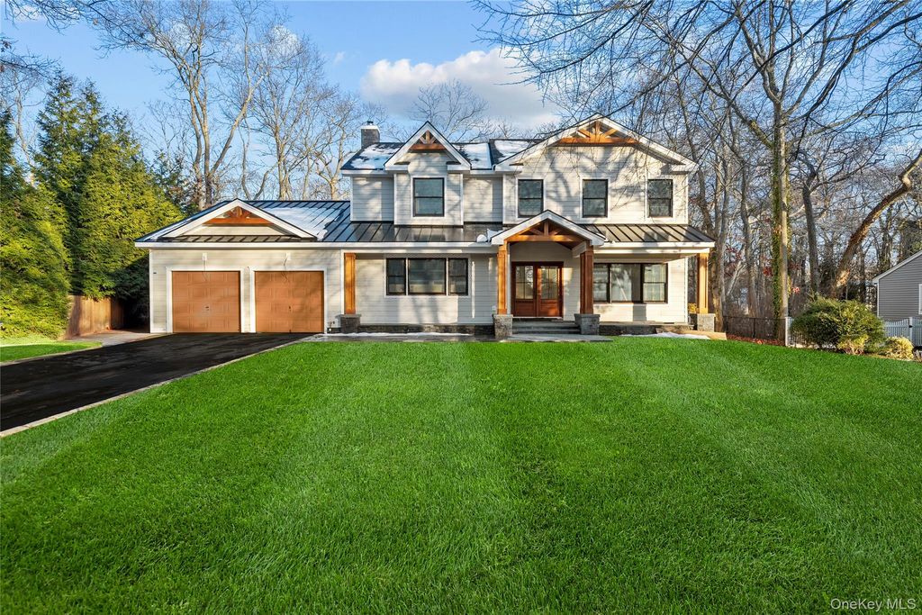 Photo of 51 Edgewood Avenue, Oakdale, NY 11769 (MLS # 912339)