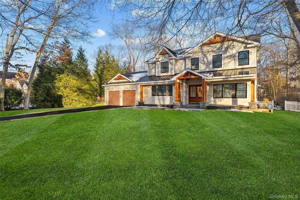 Photo of 51 Edgewood Avenue, Oakdale, NY 11769 (MLS # 912339)