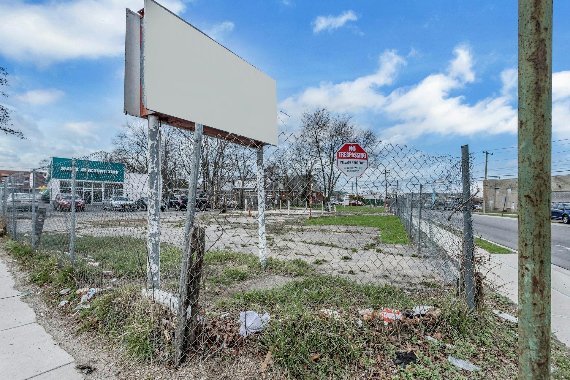 899 Old Country Road