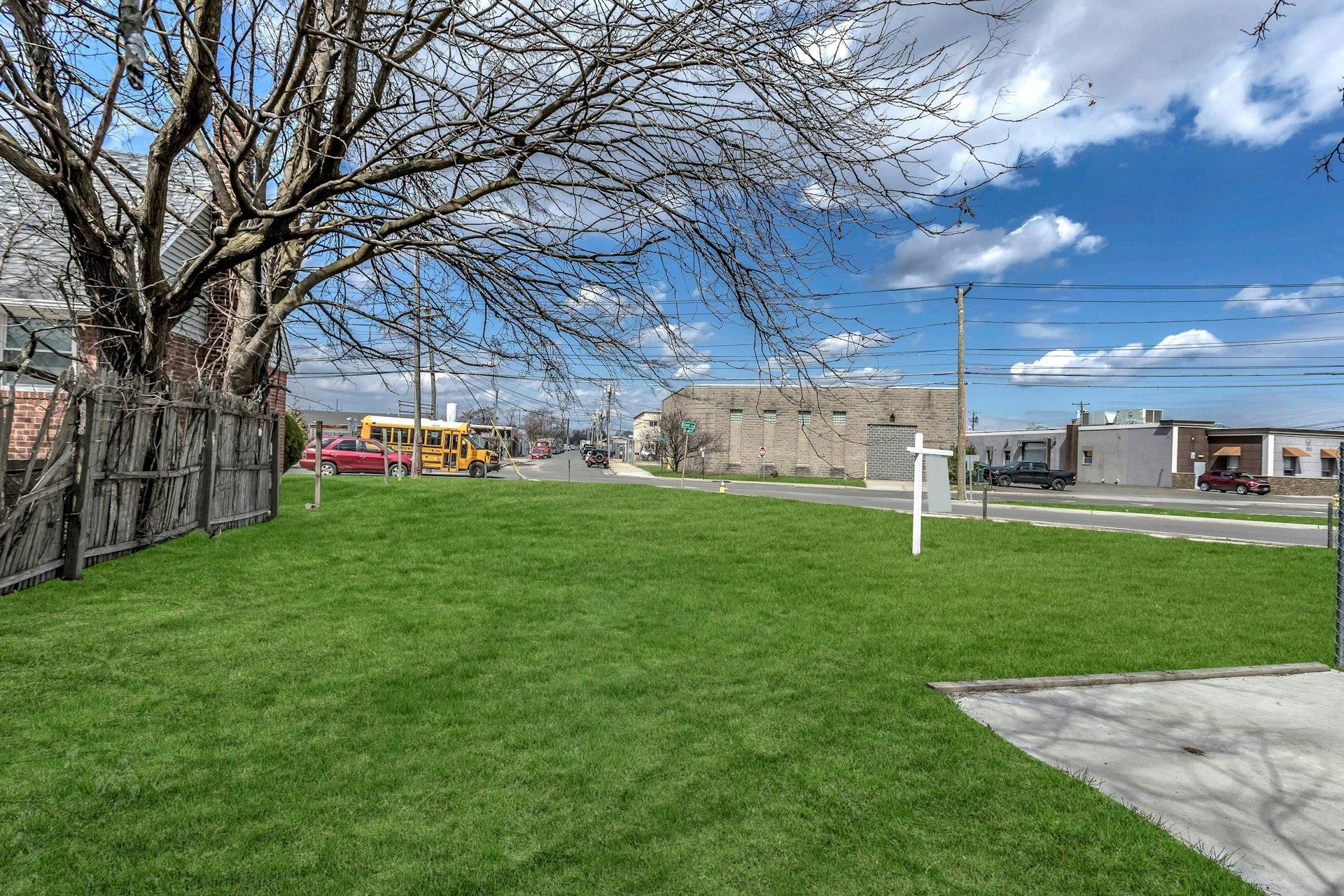 899 Old Country Road