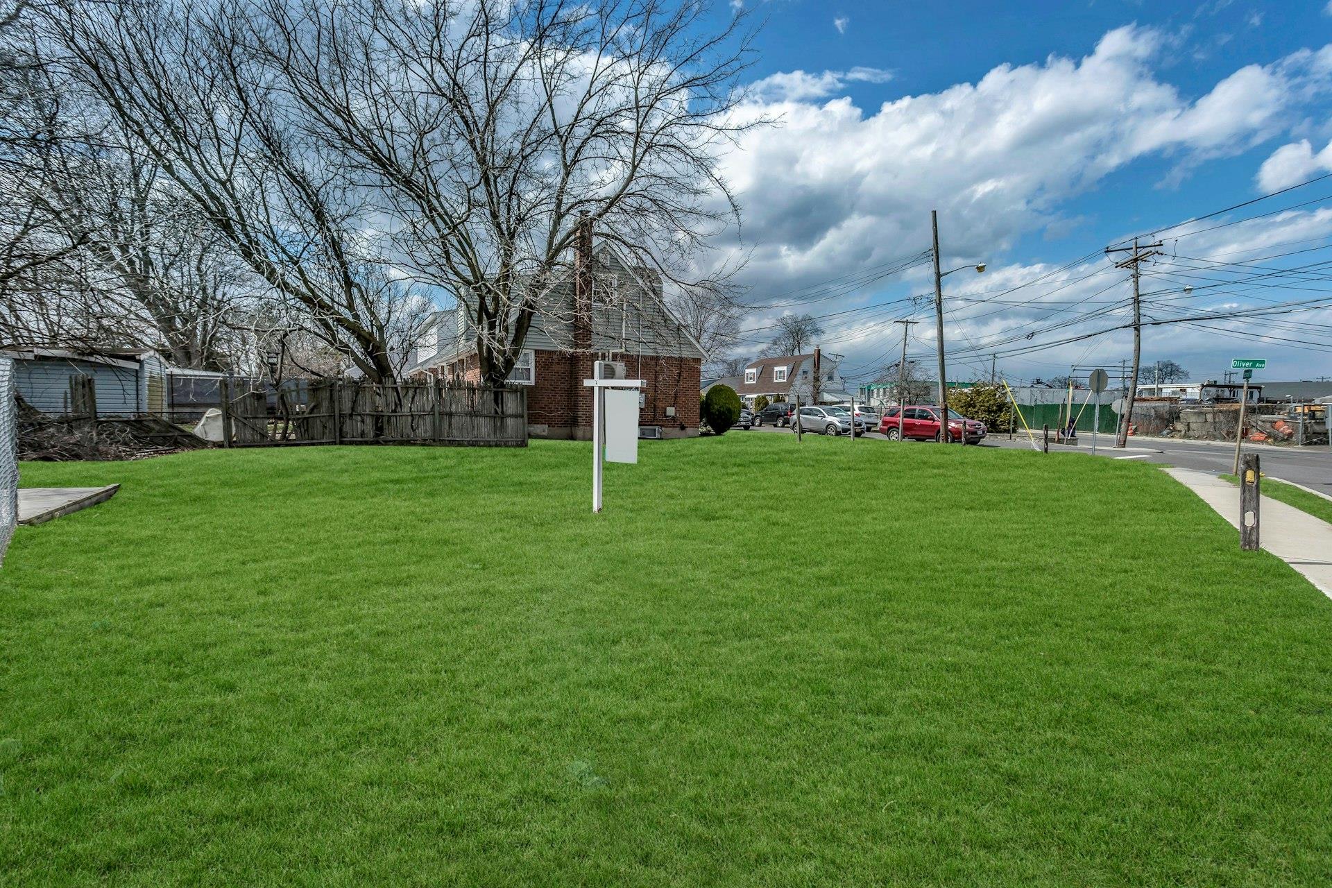 899 Old Country Road