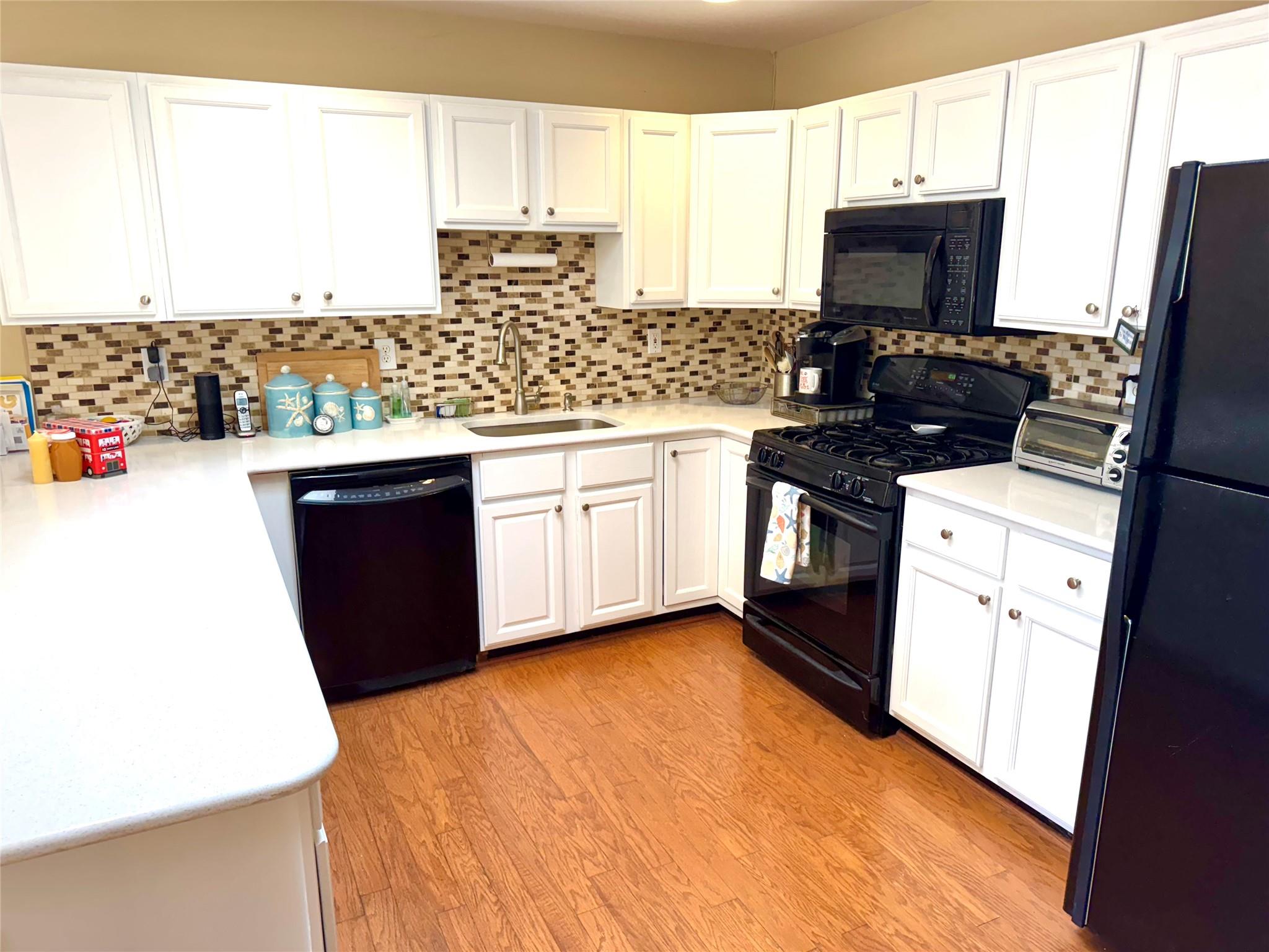 118 Owls Nest Court, Manorville, New York image 2