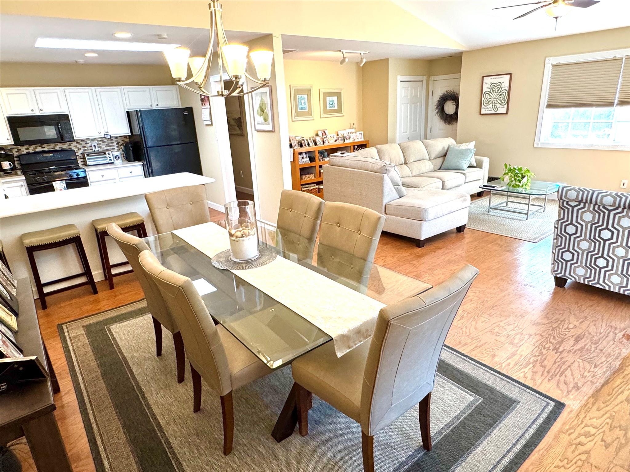 118 Owls Nest Court, Manorville, New York image 3