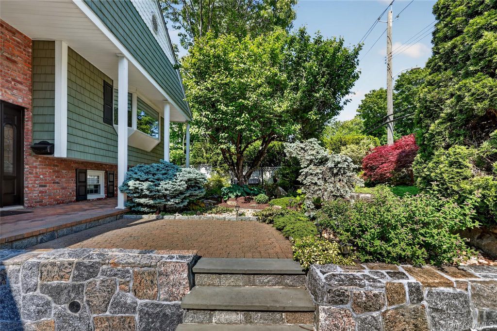 Photo of 585 Bedford Road, Pleasantville, NY 10570 (MLS # 1002832)
