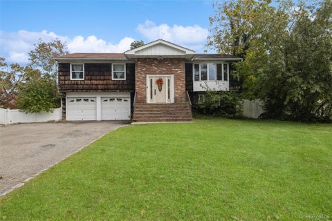 Photo of 35 Peppermint Road, Commack, NY 11725 (MLS # 1062529)