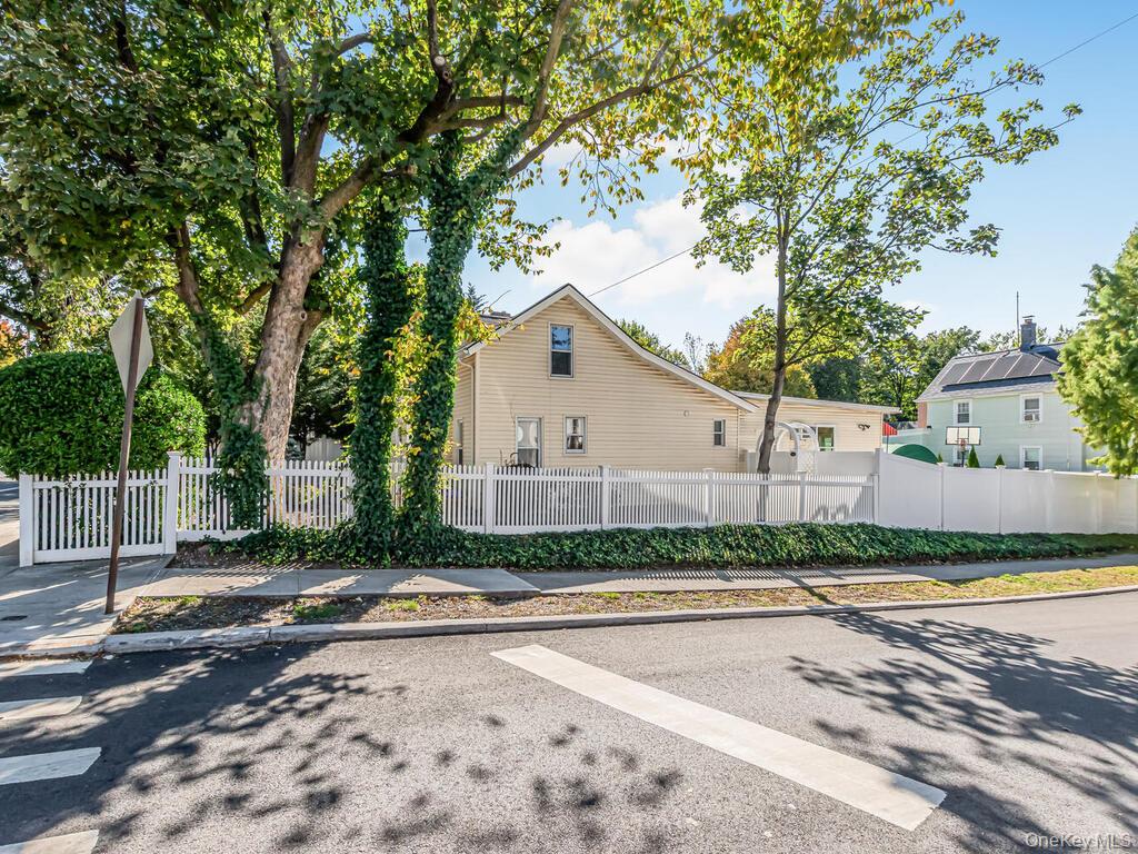 393 City Island Avenue