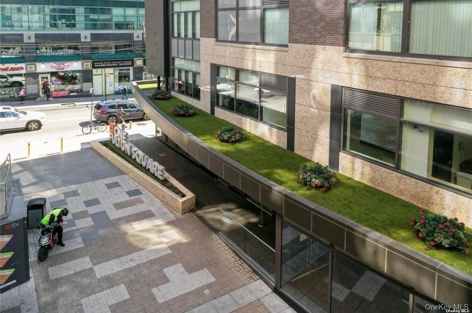 39-16 Prince Street 7E