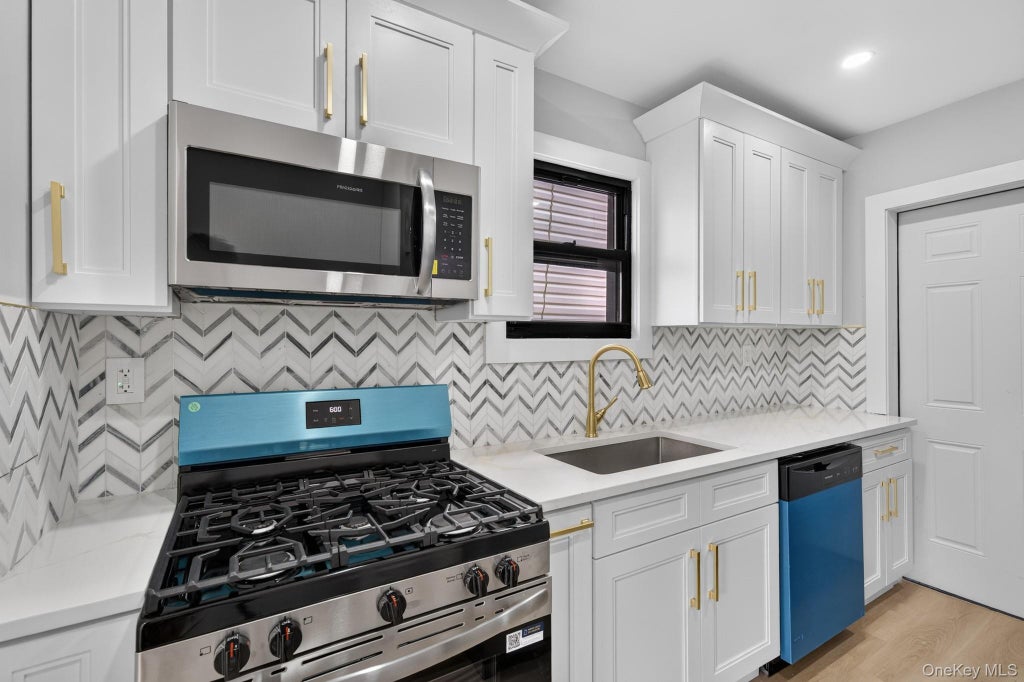 Photo of 777 E 225th Street, Bronx, NY 10466 (MLS # 1054705)