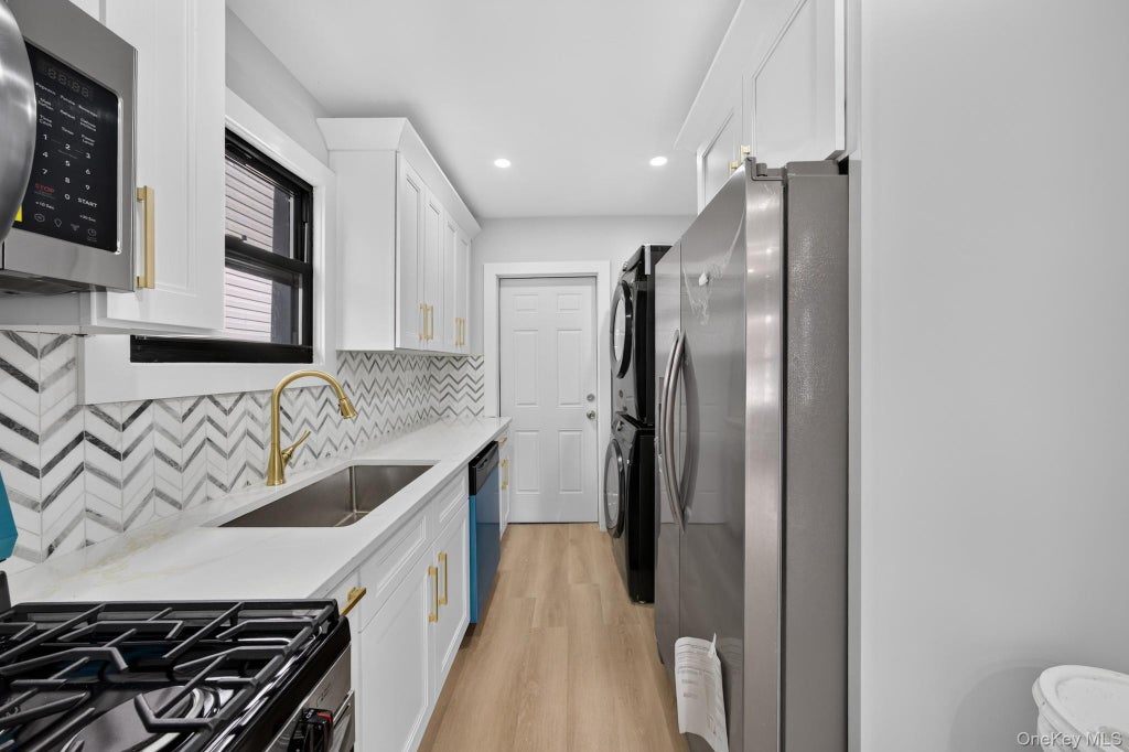 Photo of 777 E 225th Street, Bronx, NY 10466 (MLS # 1054705)