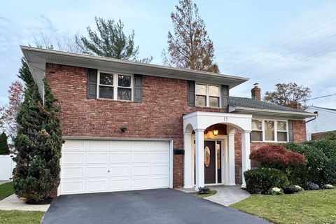 Homes For Sale - 15 Lafayette Drive<br/> Woodmere, NY 11598