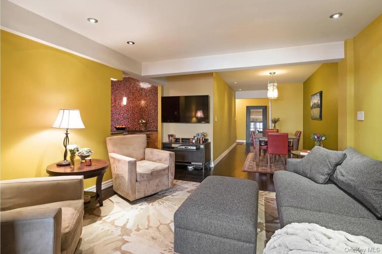 54 East 8th Street E 0 3J