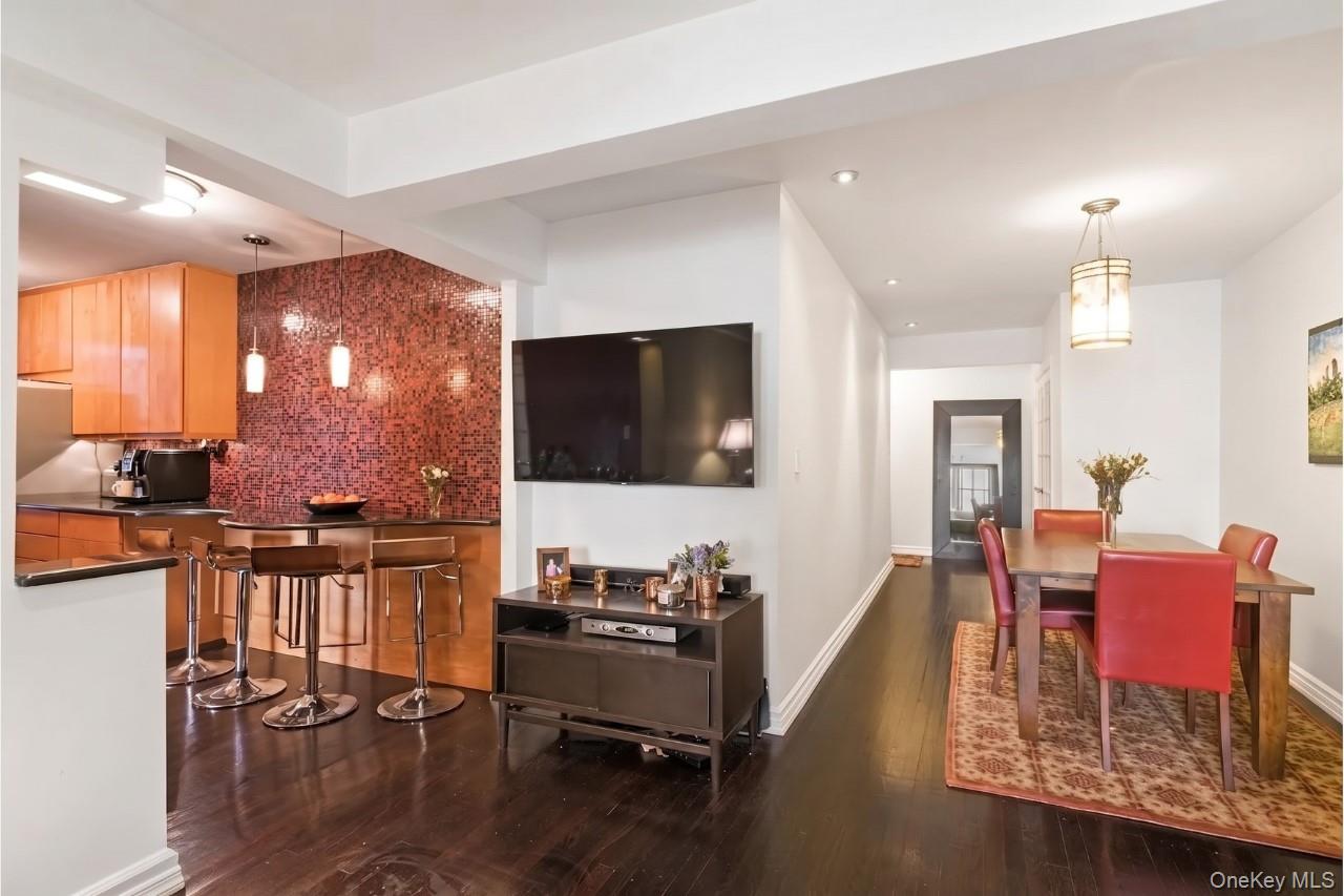 54 East 8th Street E 0 3J