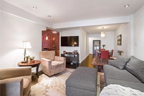 54 East 8th Street E 0 3J New York (Manhattan) NY 10003