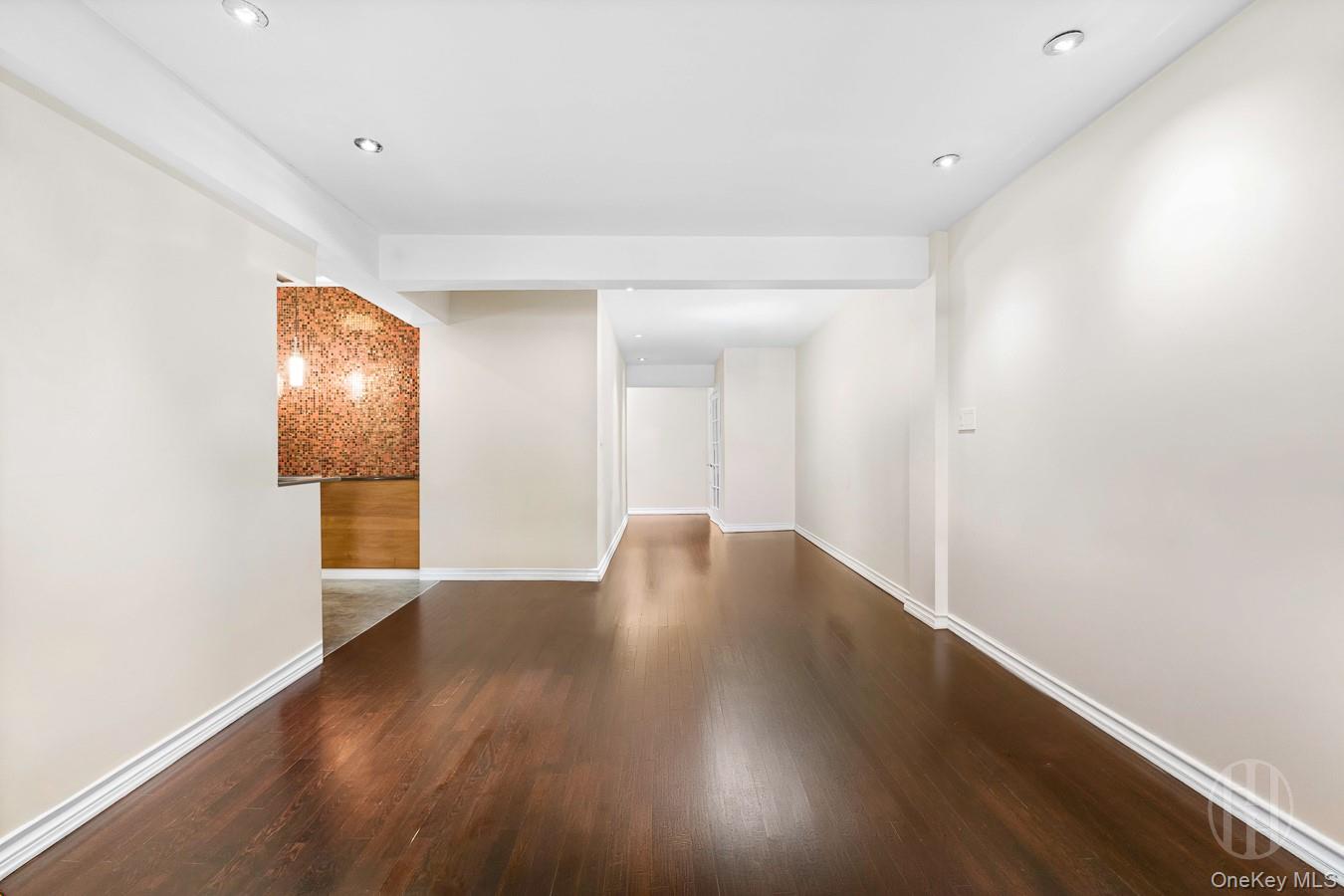 54 East 8th Street E 0 3J