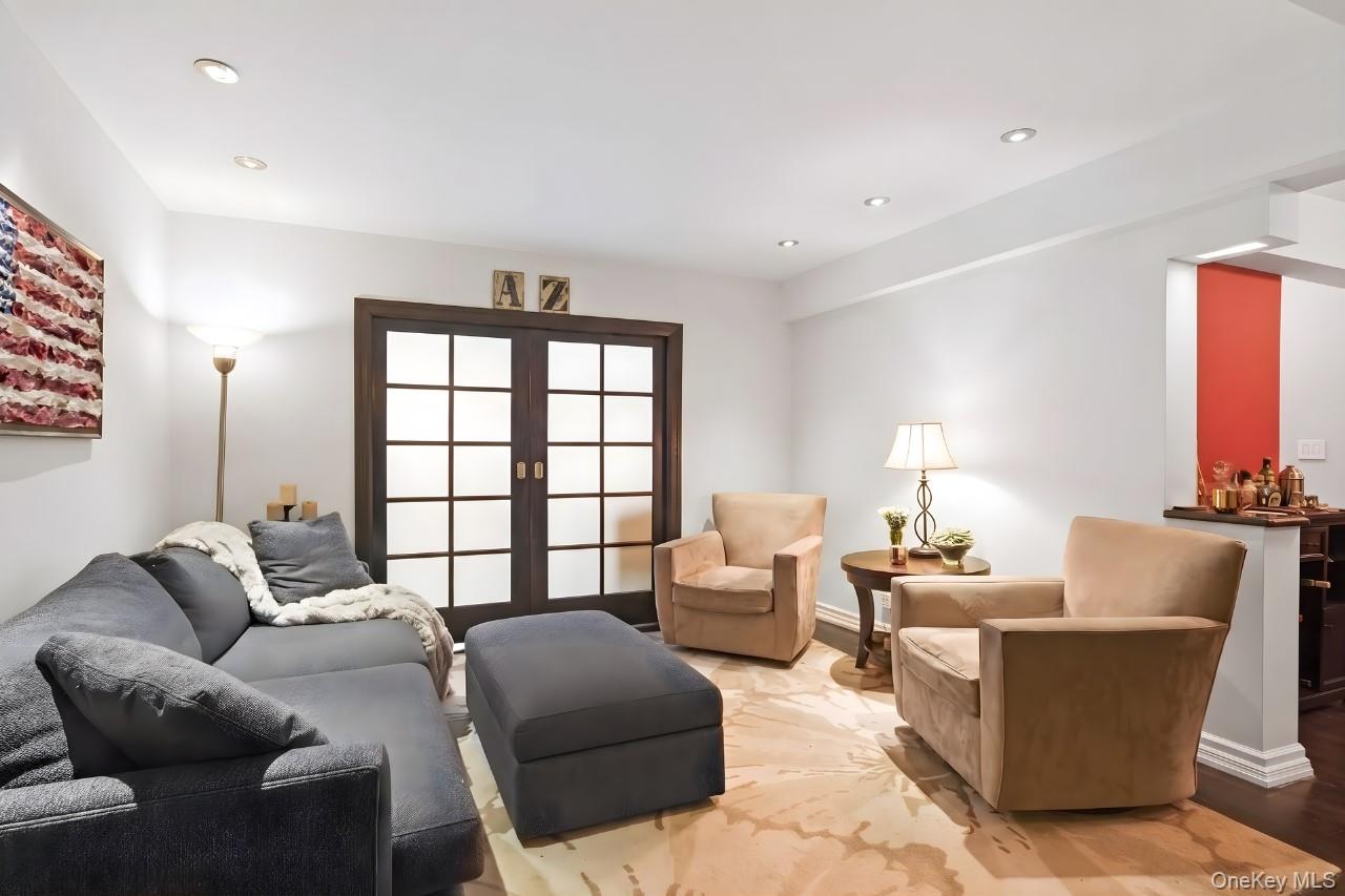 54 East 8th Street E 0 3J