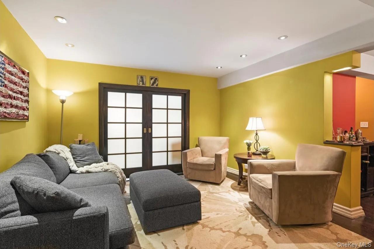 54 East 8th Street E 0 3J