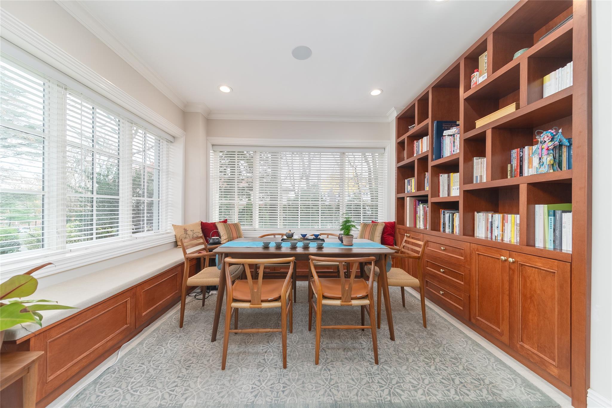 10 Gateway Drive